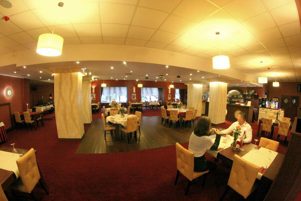 Hotel I Restauracja Złoty Las Buitenkant foto